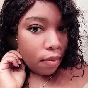 Meet your Posher, Carissa